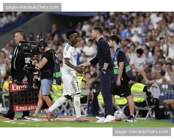 皇马中场控制力下降,但防守反击战术执行到位